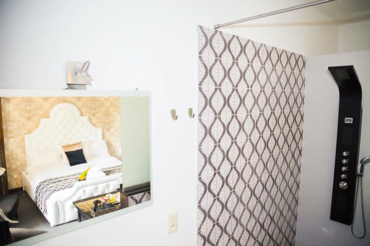 Le Manoir Du Prince De Liege Bed and Breakfast Bruxelles 4*,