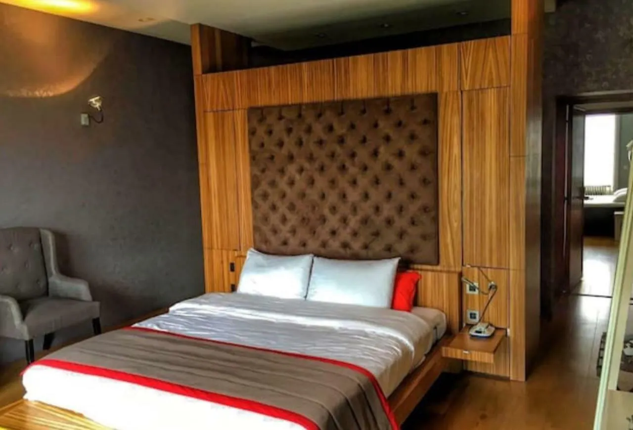 לינה וארוחת בוקר בריסל Le Manoir Du Prince De Liege