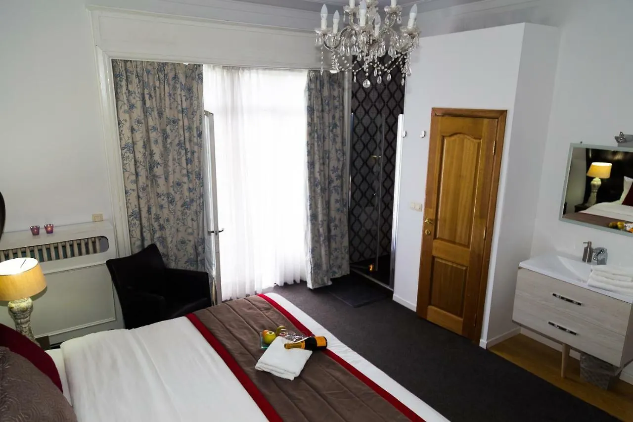 לינה וארוחת בוקר בריסל Le Manoir Du Prince De Liege