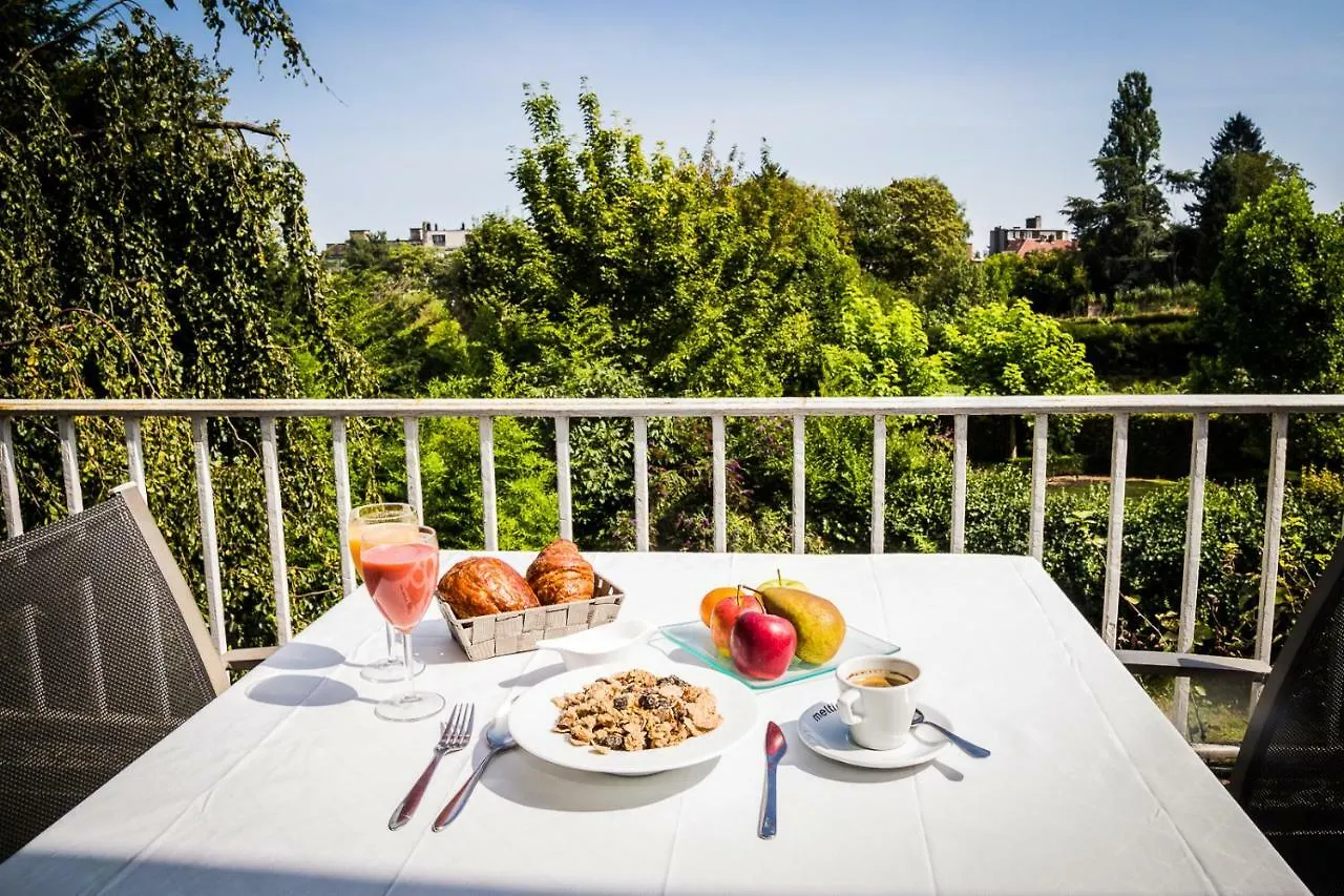 לינה וארוחת בוקר בריסל Le Manoir Du Prince De Liege 4*,